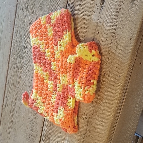 2 Hand crocheted orange variegated potholders. - Picture 5 of 5